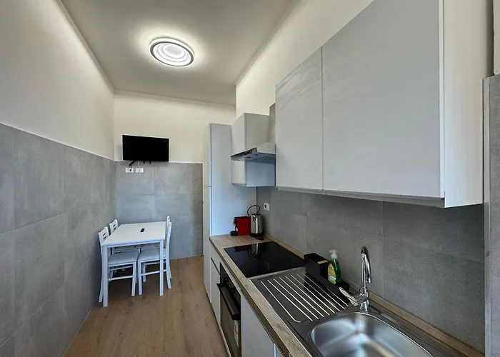 Urban Retreat Steps From The Metro * Rome